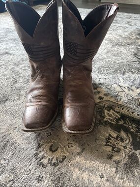 Ariat Classic Brown Leather Men’s Cowboy Boots with Embroidered Flag